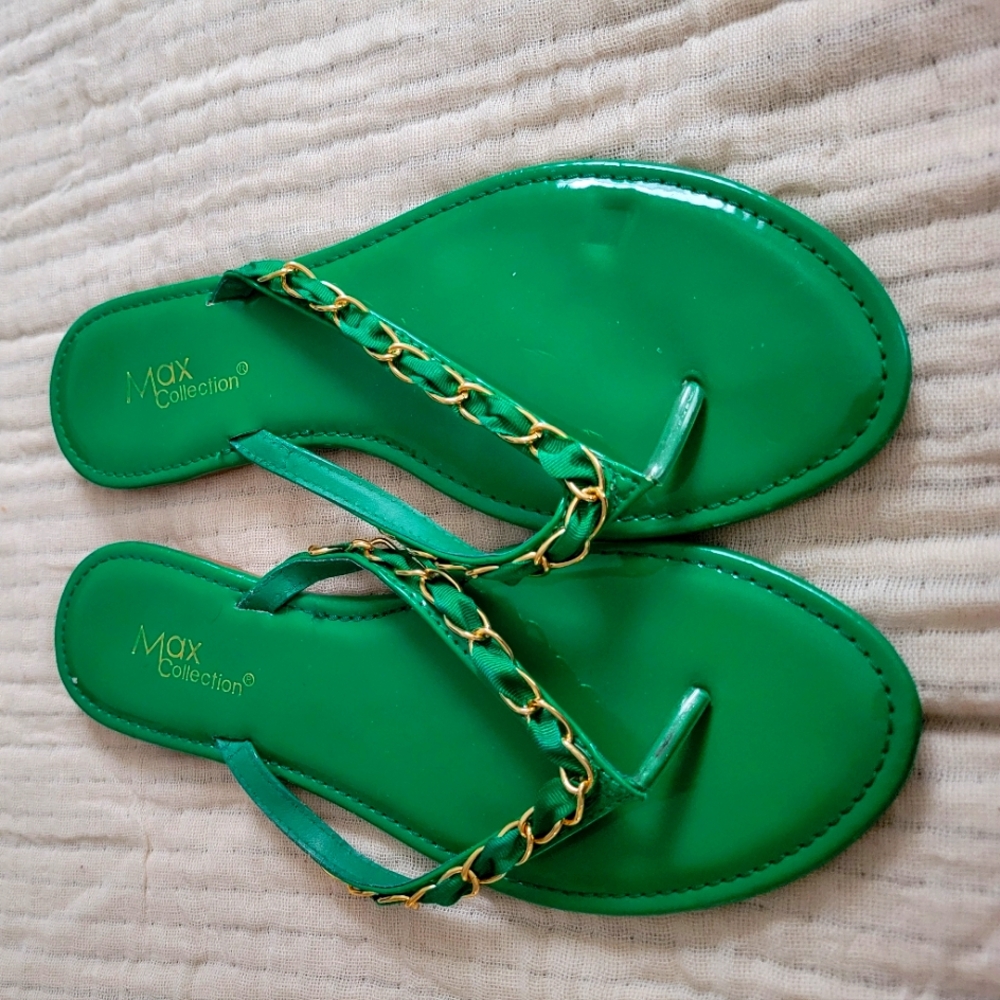 EUC Kelly Green Max Collection Chain Detail Thong Sandal Sz 9